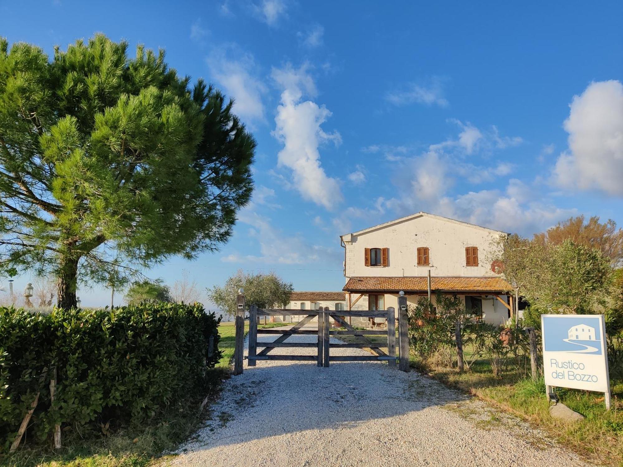 Rustico Del Bozzo Guest House Castelleone di Suasa Екстериор снимка