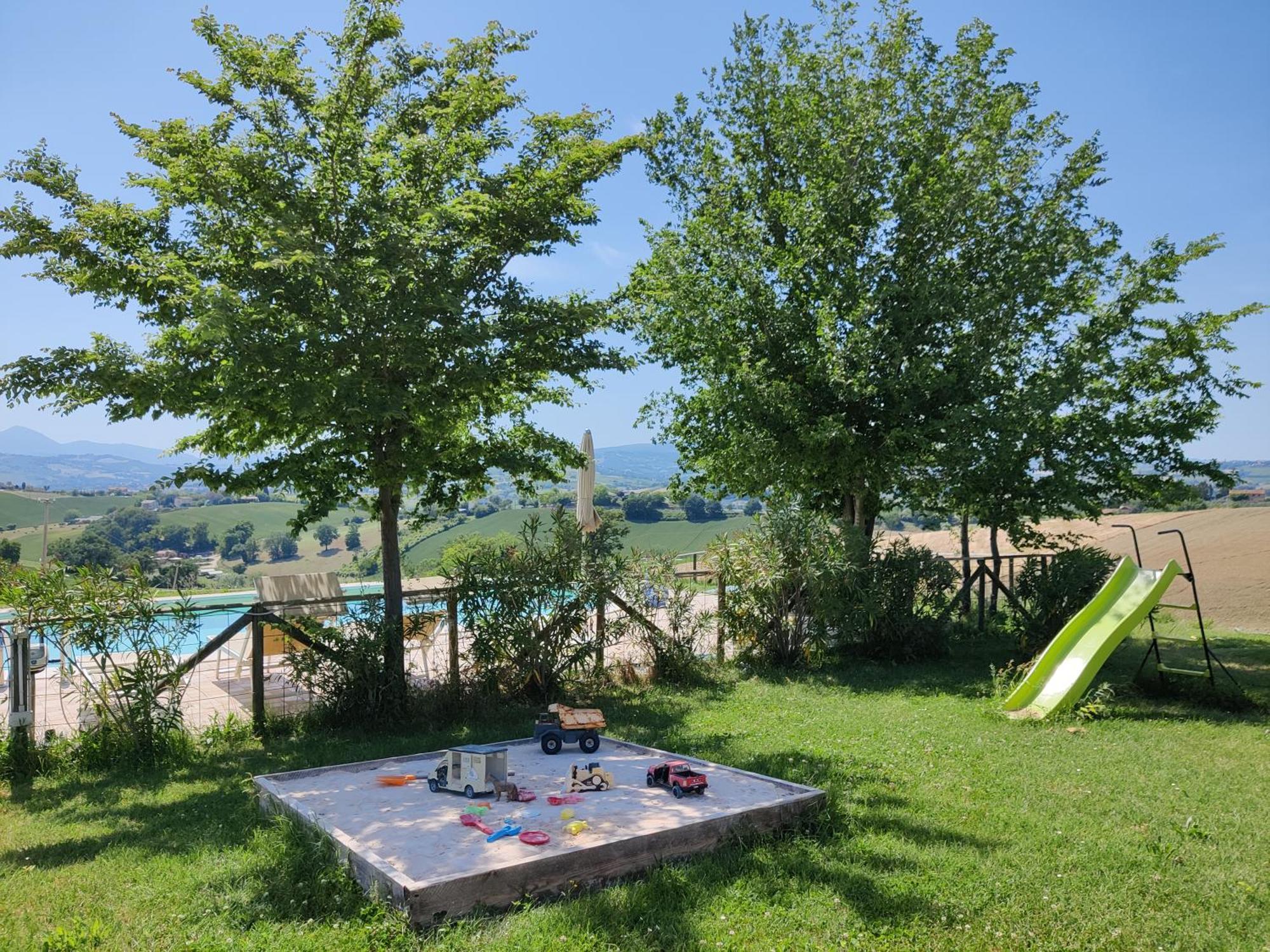 Rustico Del Bozzo Guest House Castelleone di Suasa Екстериор снимка