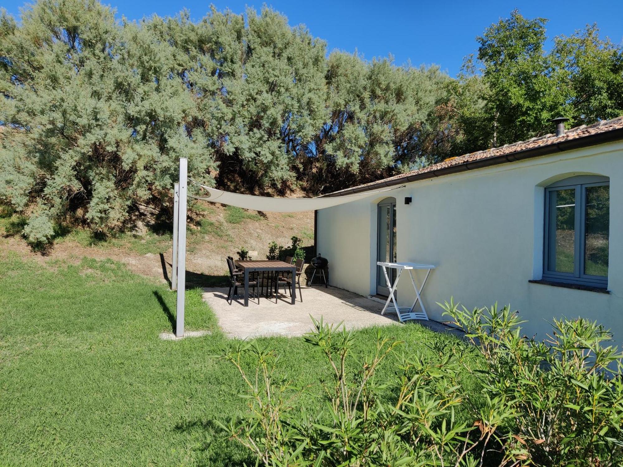 Rustico Del Bozzo Guest House Castelleone di Suasa Екстериор снимка