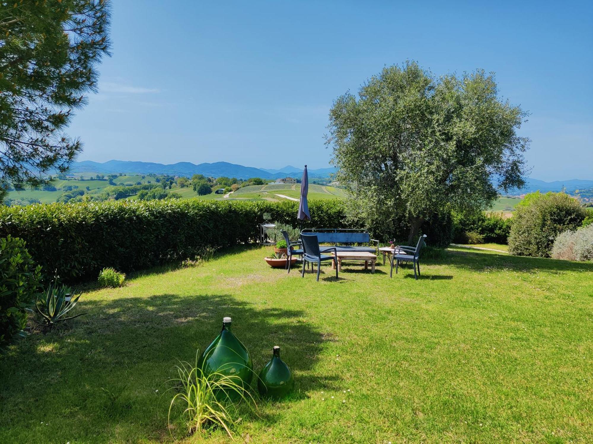 Rustico Del Bozzo Guest House Castelleone di Suasa Екстериор снимка