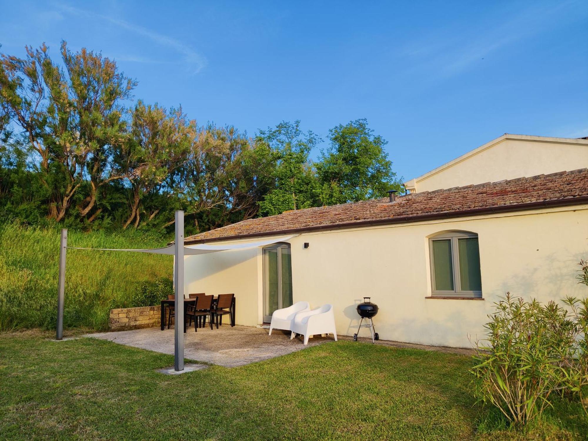 Rustico Del Bozzo Guest House Castelleone di Suasa Екстериор снимка