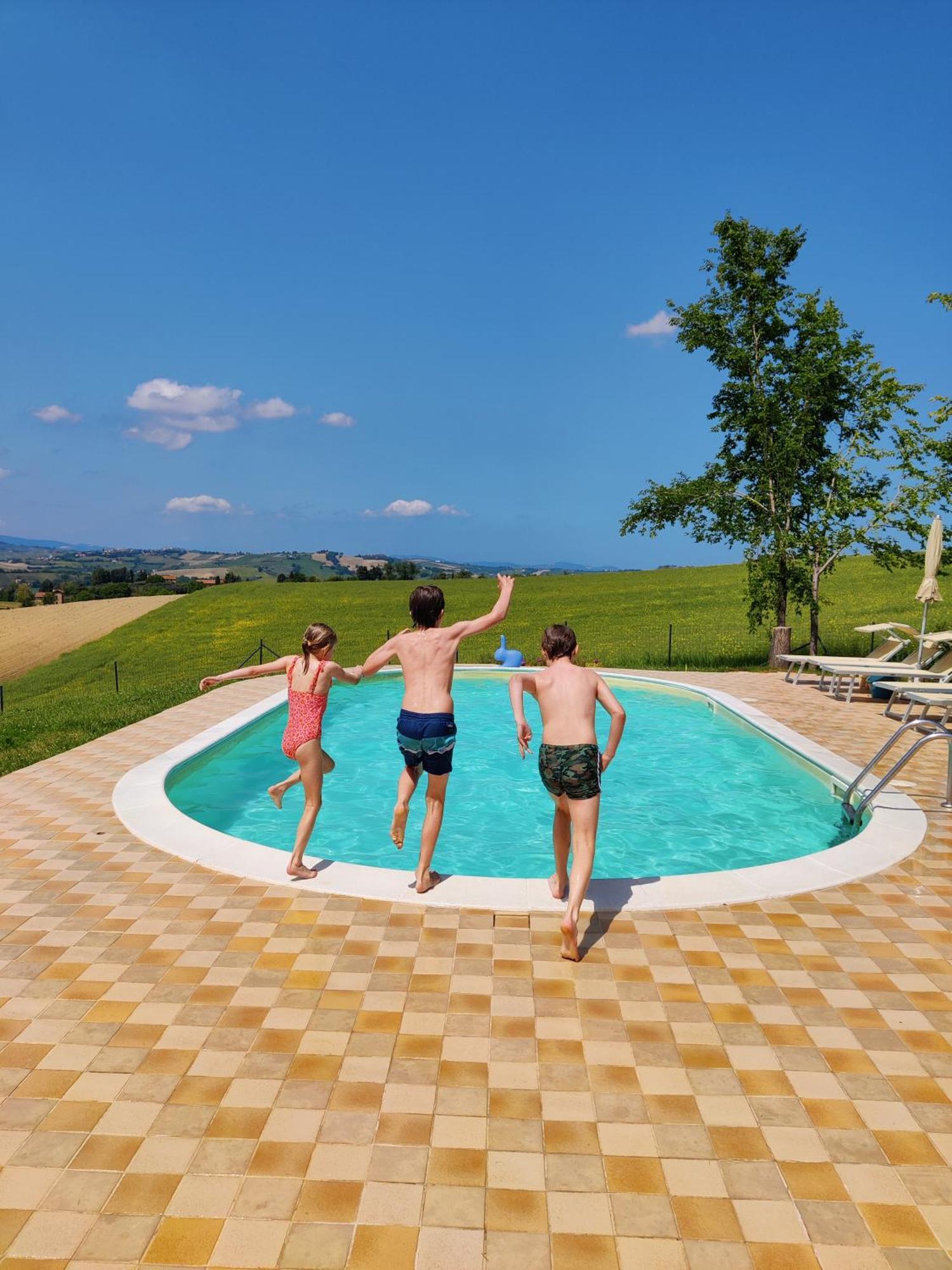 Rustico Del Bozzo Guest House Castelleone di Suasa Екстериор снимка