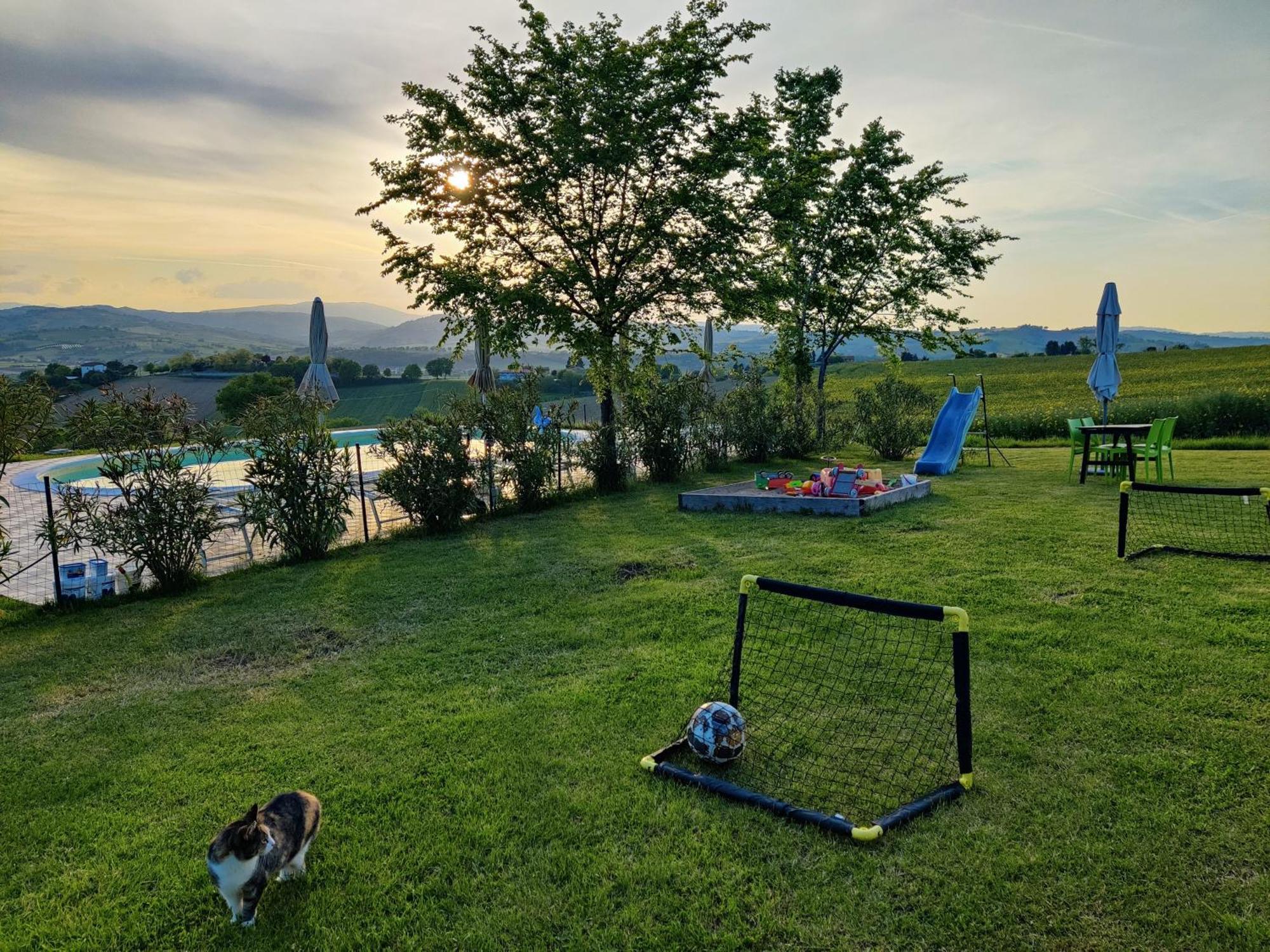 Rustico Del Bozzo Guest House Castelleone di Suasa Екстериор снимка