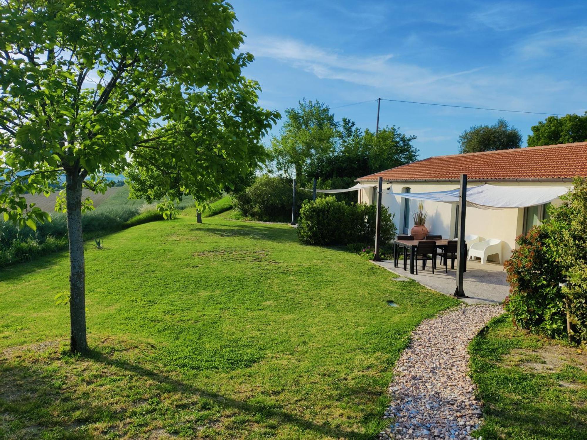Rustico Del Bozzo Guest House Castelleone di Suasa Екстериор снимка